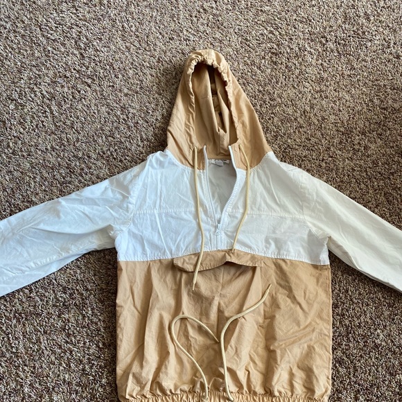 Trendy cream and white light jacket - Picture 2 of 3